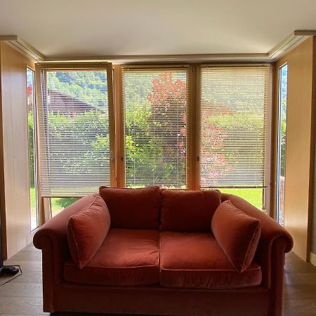 An Apartment In A Modern Swiss Chalet Iseltwald Extérieur photo