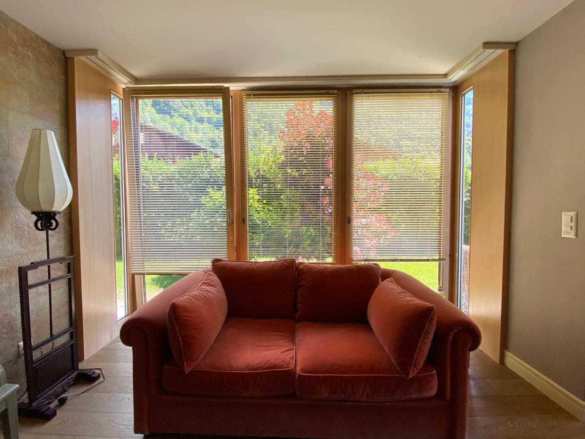 An Apartment In A Modern Swiss Chalet Iseltwald Extérieur photo
