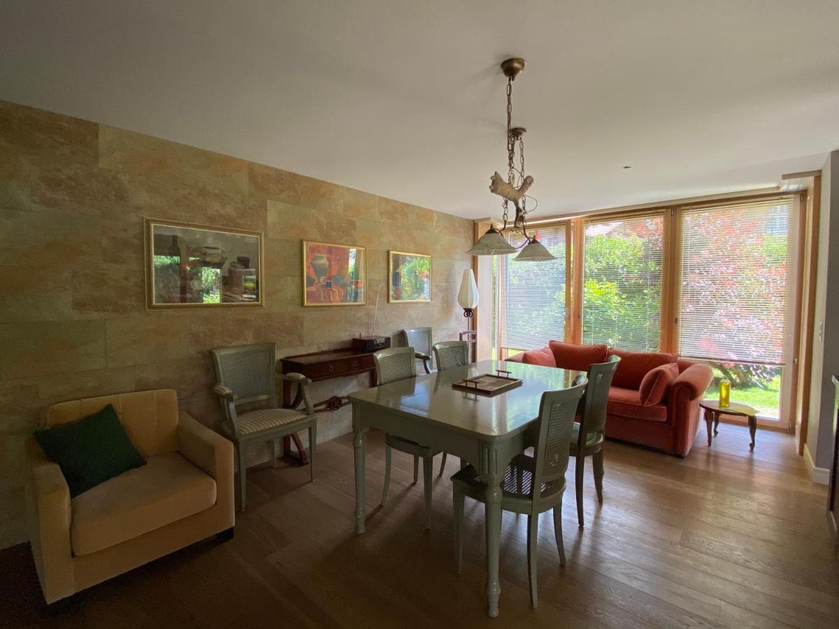 An Apartment In A Modern Swiss Chalet Iseltwald Extérieur photo