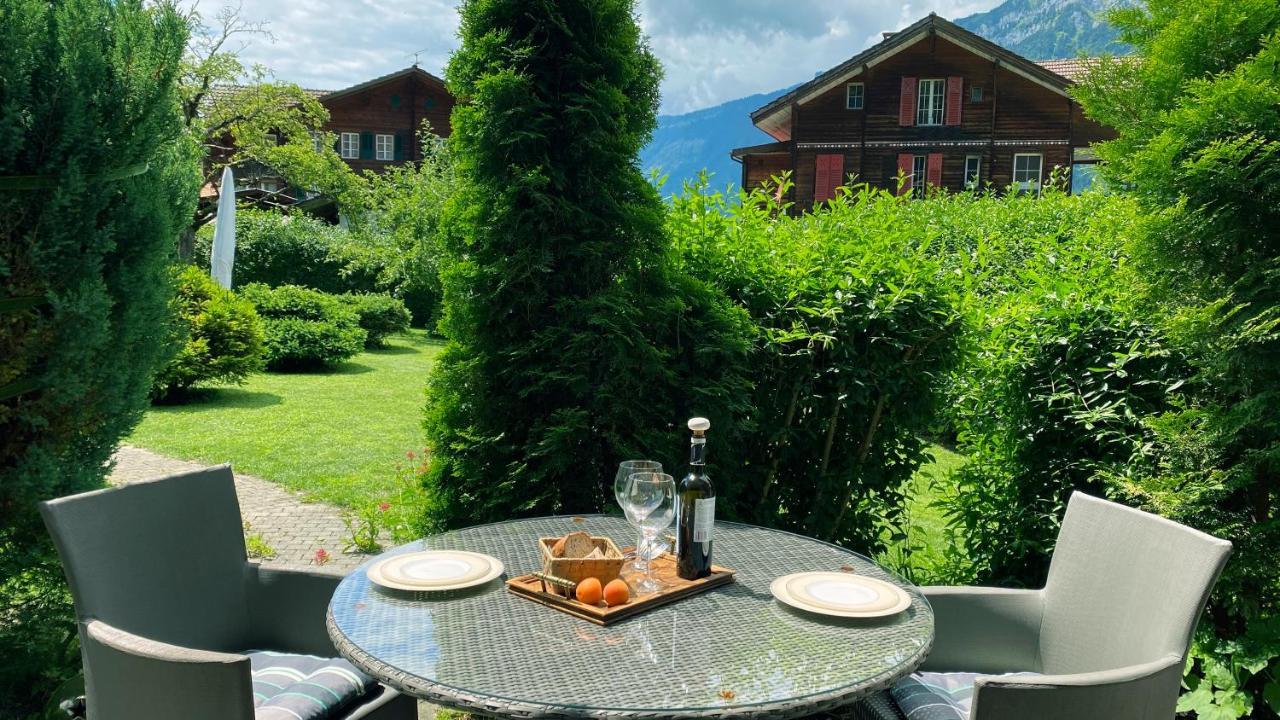 An Apartment In A Modern Swiss Chalet Iseltwald Extérieur photo