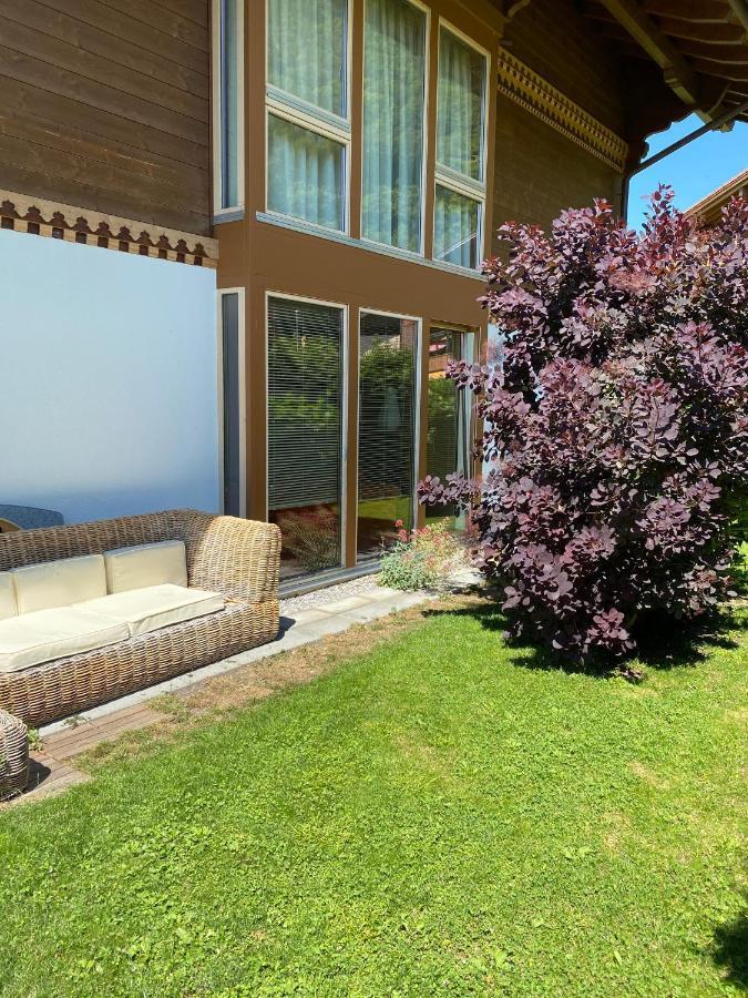 An Apartment In A Modern Swiss Chalet Iseltwald Extérieur photo